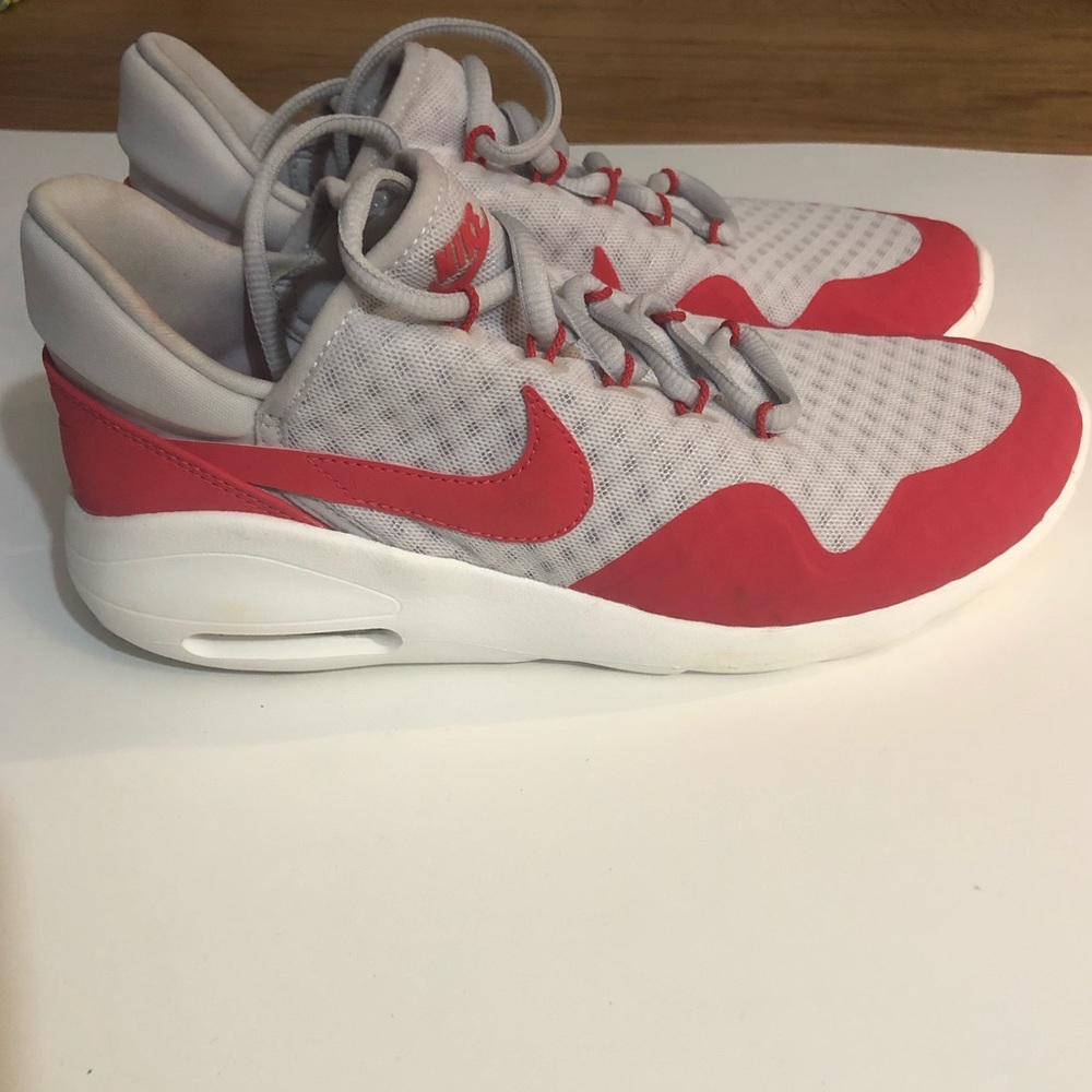 WOMENS SHOES SIZE 8